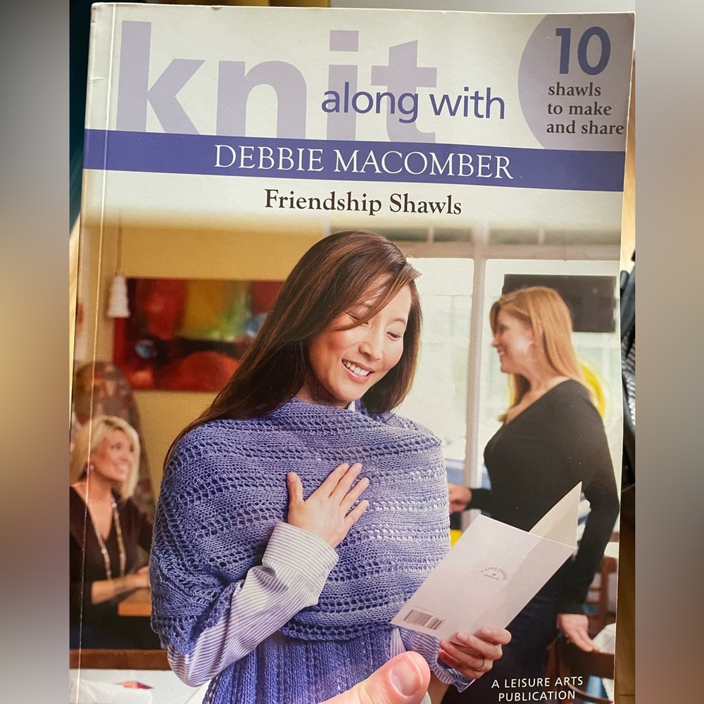 Knit along with Debbie Macomber: Friendship shawls